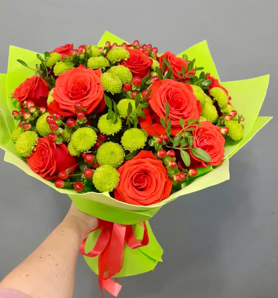 Букет цветов из: Хризантемы и Розы в Петра Дубрава