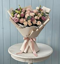 Букет цветов из:  Розы и Лизиантусы в Петра Дубрава