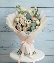 Букет цветов из:  Розы и Лизиантусы в Петра Дубрава