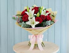 Букет цветов из:  Лилии и Розы в Петра Дубрава