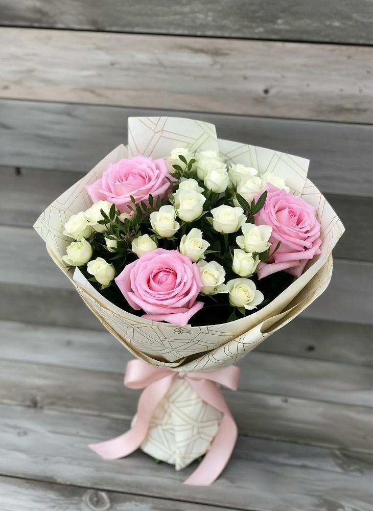 Букет цветов из: Розы в Петра Дубрава