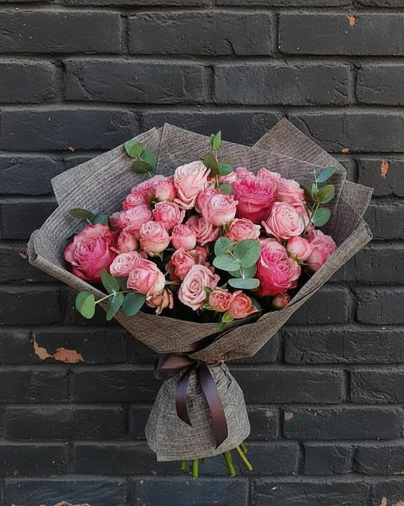 Букет цветов из: Розы в Петра Дубрава