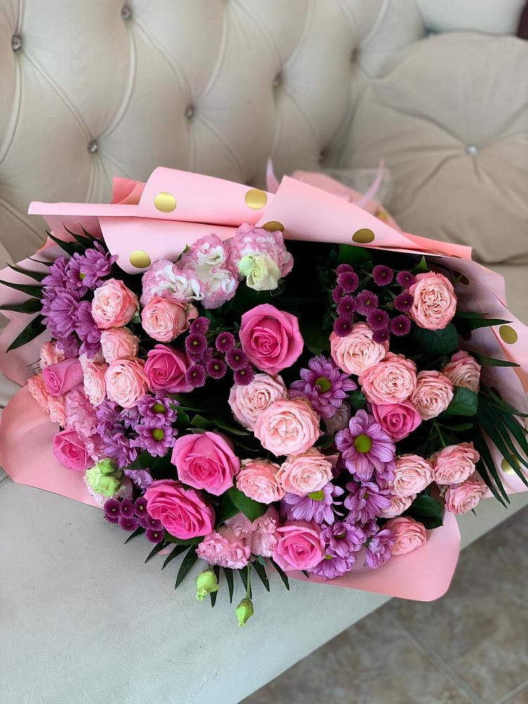 Букет цветов из: Хризантемы, Розы и Лизиантусы в Петра Дубрава