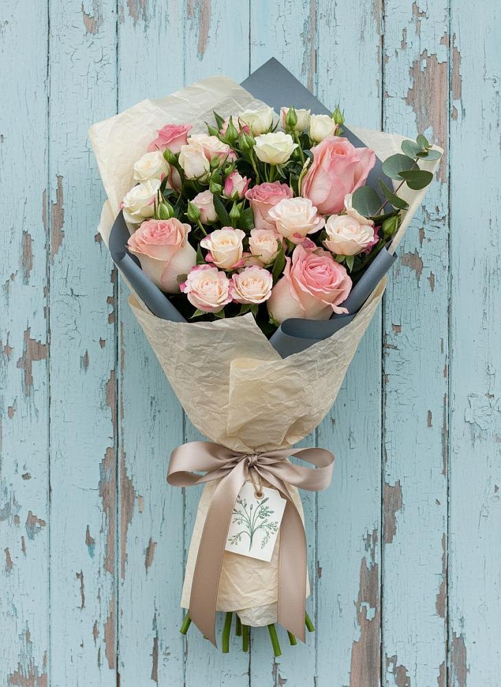 Букет цветов из: Розы в Петра Дубрава