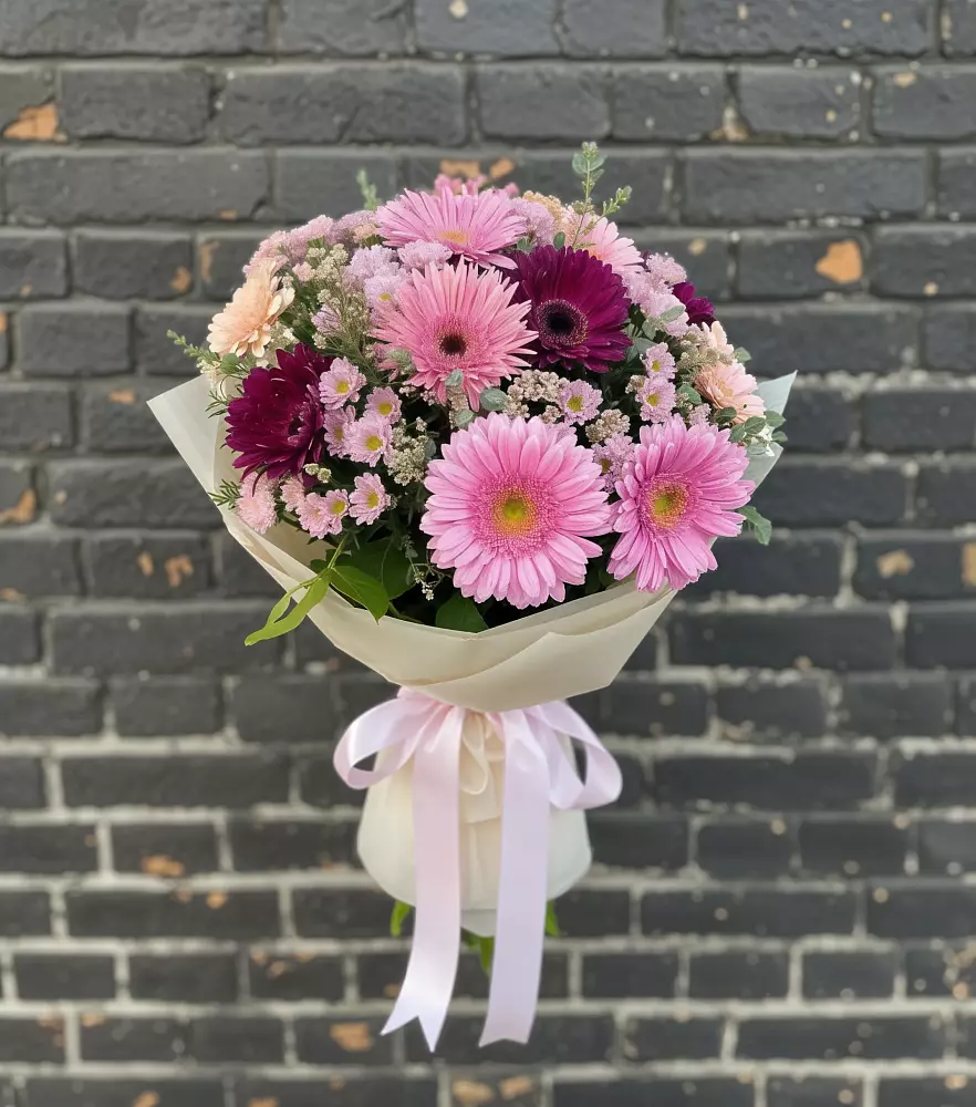 Букет цветов из: Герберы и Хризантемы в Петра Дубрава