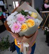 Букет цветов из:  Герберы, Розы и Хризантемы в Петра Дубрава