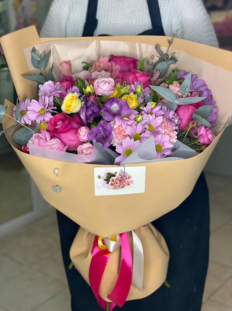 Букет цветов из: Хризантемы, Гвоздики и Альстромерии в Петра Дубрава