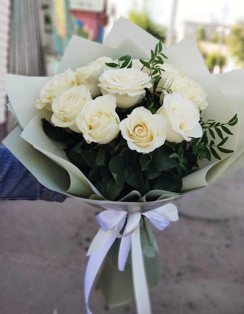 Букет Белые розы Проуд в Петра Дубрава
