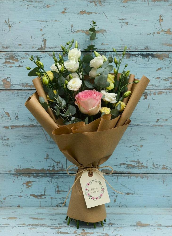 Букет цветов из: Розы и Лизиантусы в Петра Дубрава