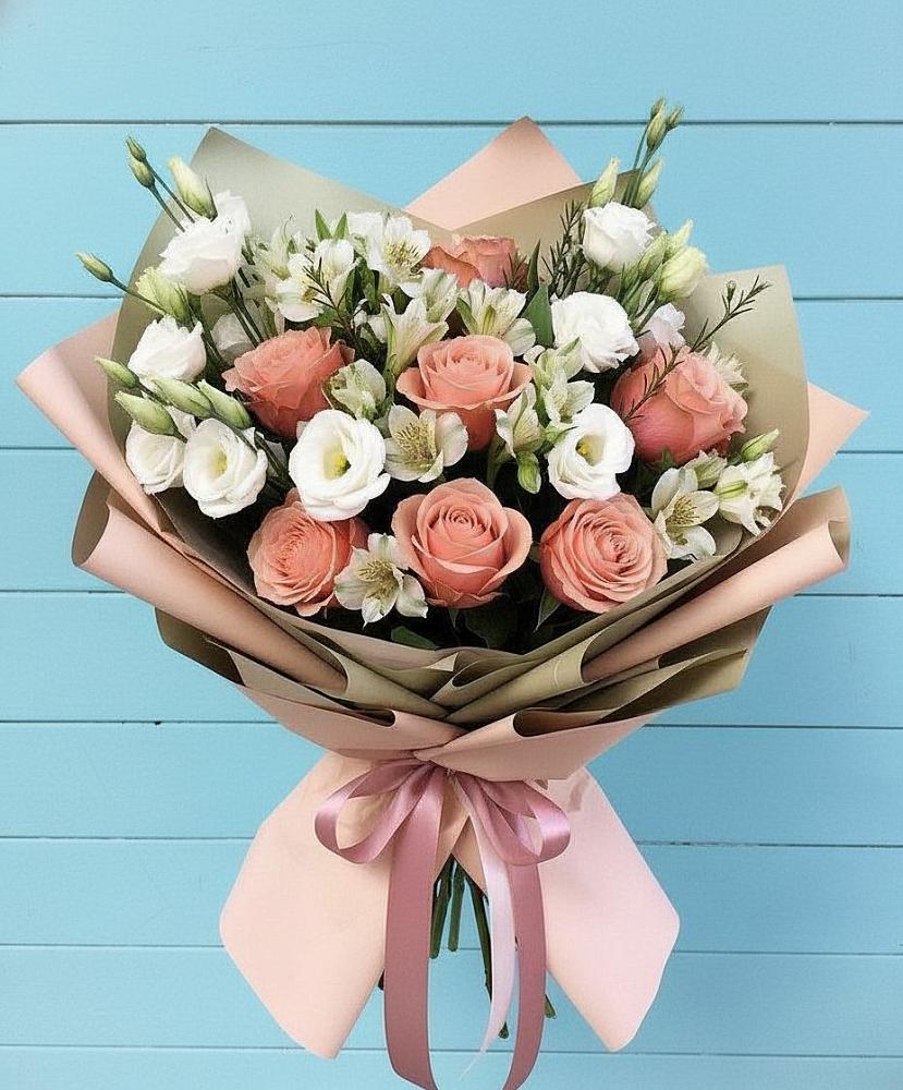 Букет цветов из: Розы, Альстромерии и Лизиантусы в Петра Дубрава