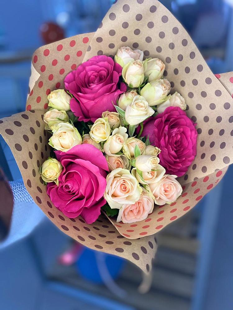 Букет цветов из: Розы в Петра Дубрава