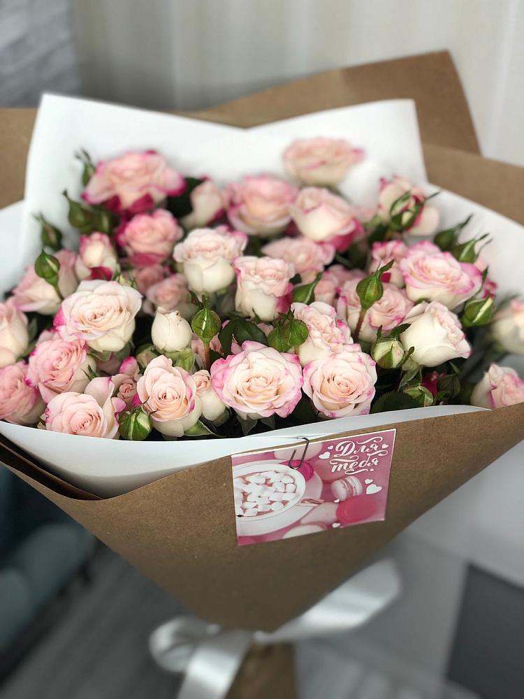 Букет цветов из: Розы в Петра Дубрава