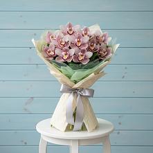 Букет цветов из:  Орхидеи и Розы в Петра Дубрава