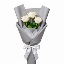 Букет 3 белые розы в Петра Дубрава