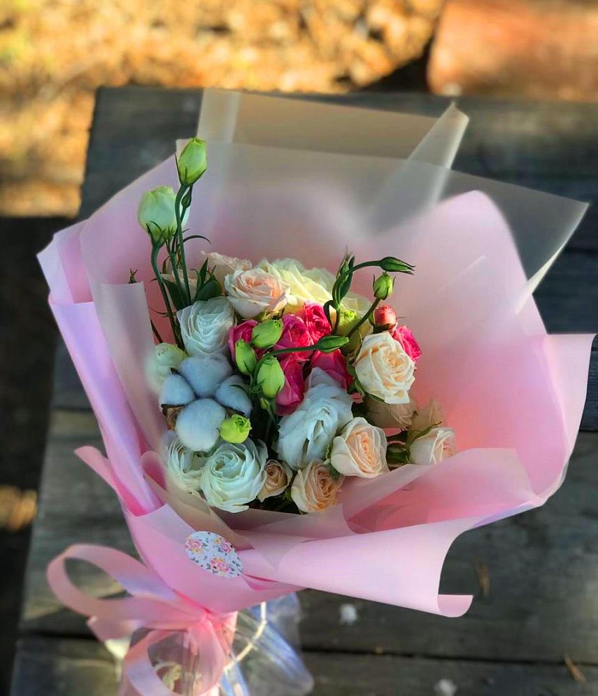 Букет цветов из: Розы и Лизиантусы в Петра Дубрава