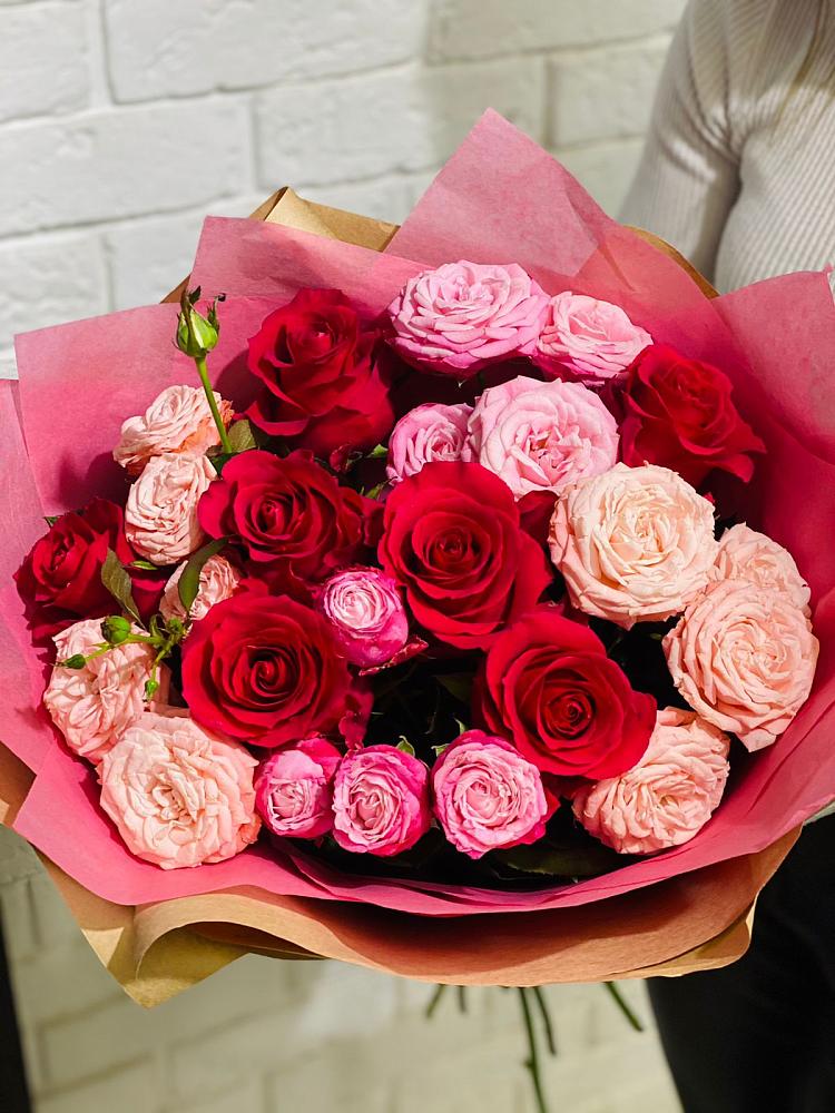 Букет цветов из: Розы в Петра Дубрава