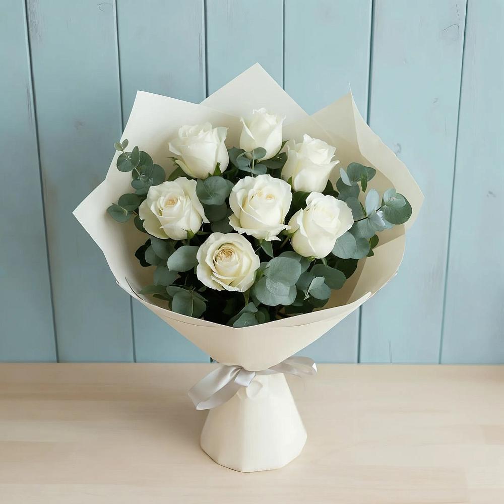 Букет Белые розы в Эвкалипте в Петра Дубрава