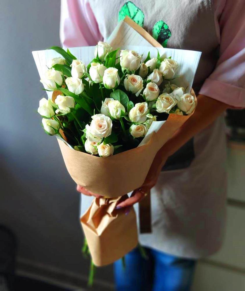 Букет цветов из: Розы в Петра Дубрава