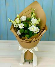 Букет цветов из:  Хризантемы и Лизиантусы #REPLACE_PRED# Петра Дубрава