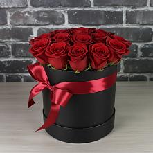 Цветочная композиция из Розы в шляпной коробке #REPLACE_PRED# Петра Дубрава