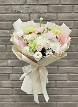 Букет цветов из:  Гвоздики, Розы, Лизиантусы и Хризантемы в Петра Дубрава