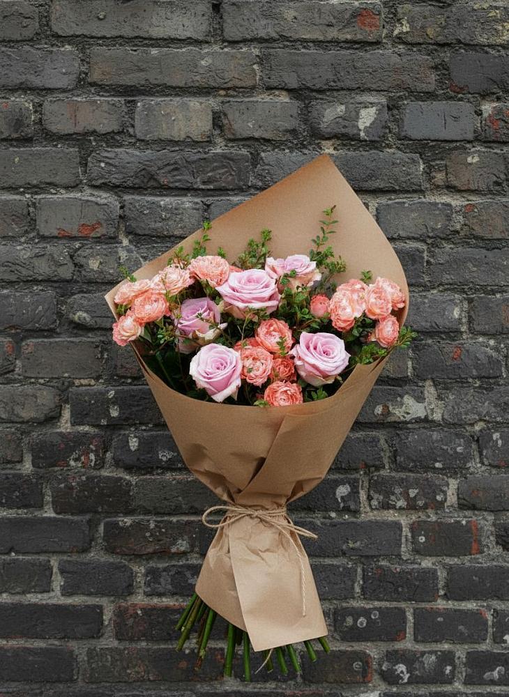 Букет цветов из: Розы в Петра Дубрава