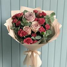 Букет цветов из:  Гвоздики и Розы в Петра Дубрава