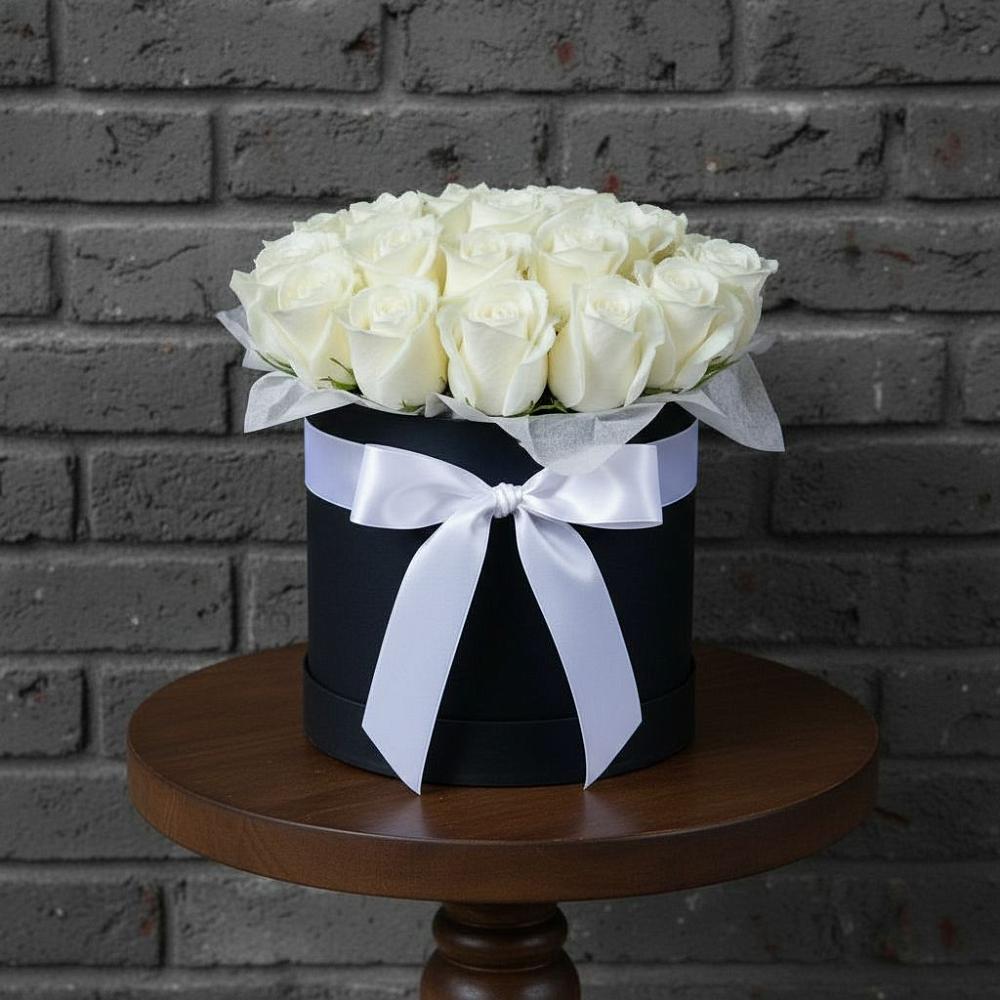 Цветочная композиция из Розы в шляпной коробке в Петра Дубрава