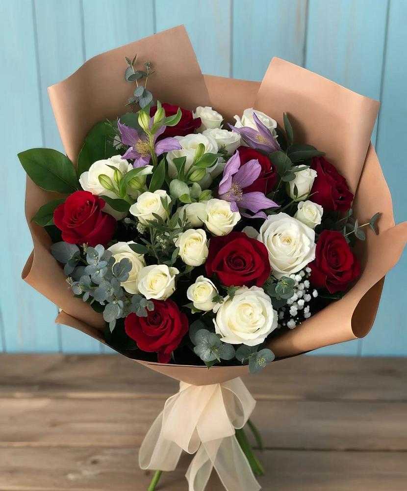 Букет цветов из: Розы и Альстромерии в Петра Дубрава
