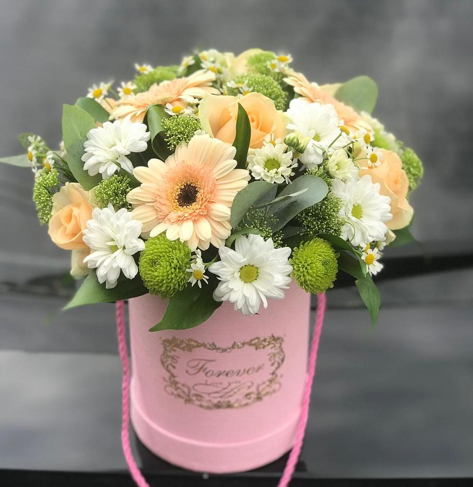 Цветочная композиция из Розы, Герберы и Хризантемы в шляпной коробке в Петра Дубрава