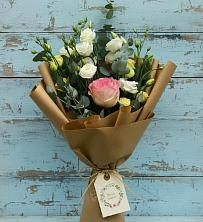 Букет цветов из:  Розы и Лизиантусы в Петра Дубрава