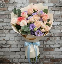 Букет цветов из:  Розы, Лизиантусы и Гвоздики в Петра Дубрава