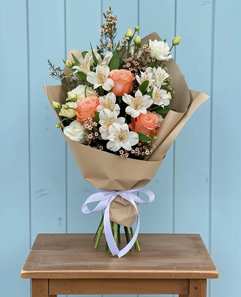 Букет цветов из: Альстромерии, Лизиантусы, Розы и Хризантемы в Петра Дубрава