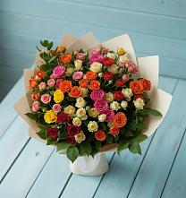 Букет Микс из разноцветных кустовых роз в Петра Дубрава