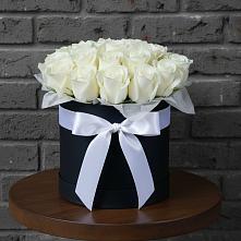 Цветочная композиция из Розы в шляпной коробке в Петра Дубрава