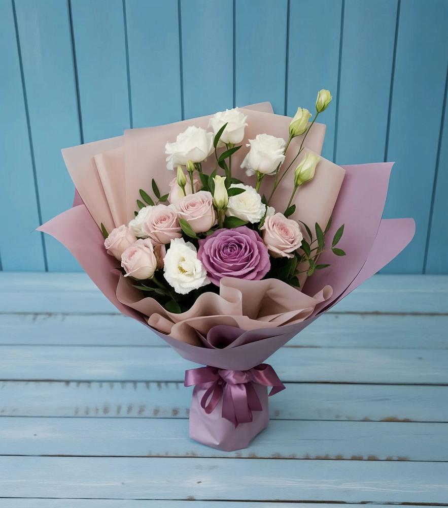 Букет цветов из: Розы и Лизиантусы в Петра Дубрава