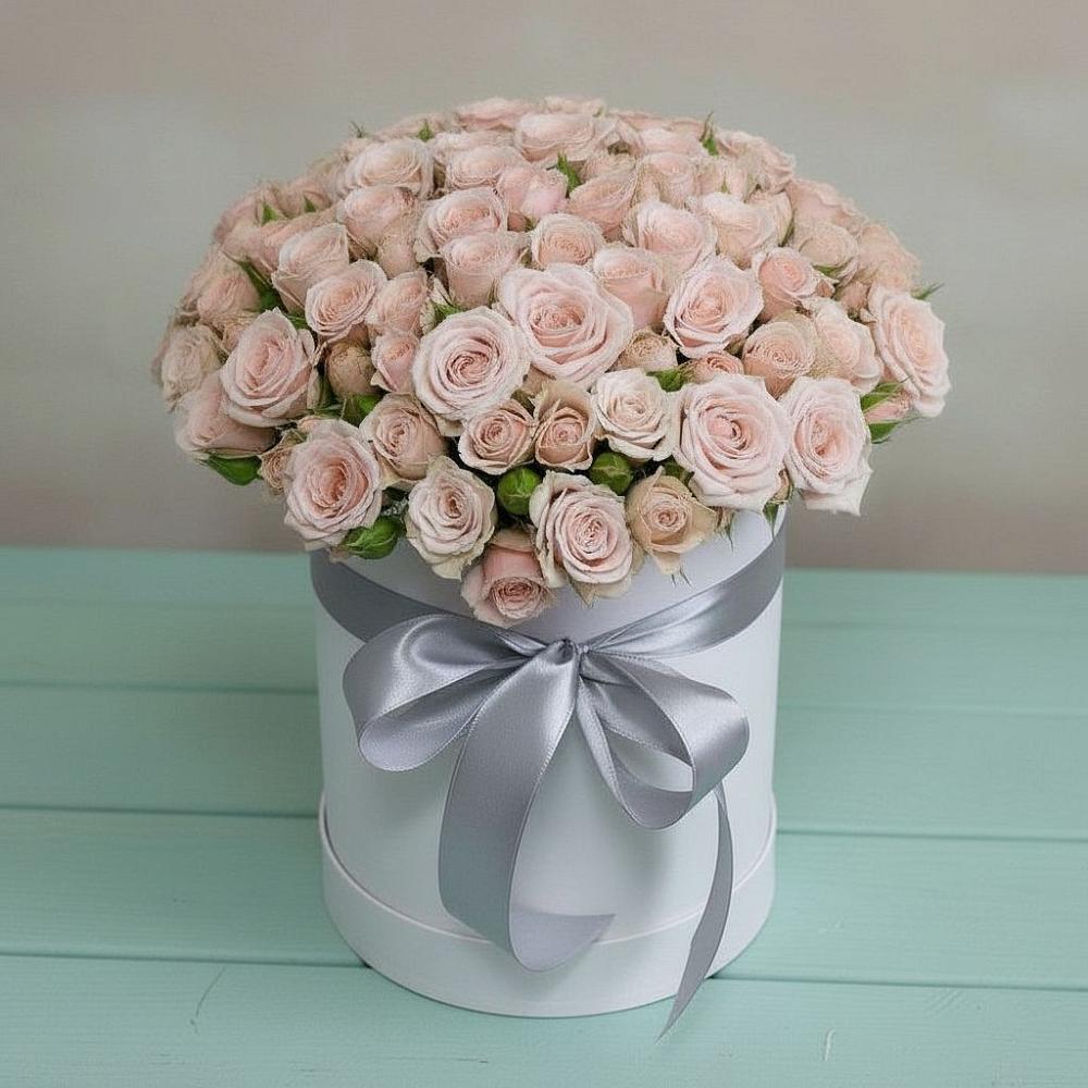 Цветочная композиция из Розы в шляпной коробке в Петра Дубрава